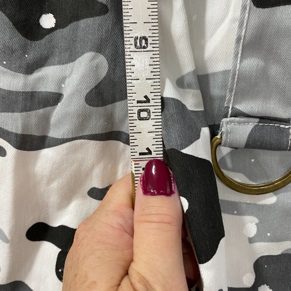 Men's Camo Cargo Shorts By Kreamy Size Small Black Gray White 4 Pockets Belt New - Picture 6 of 12